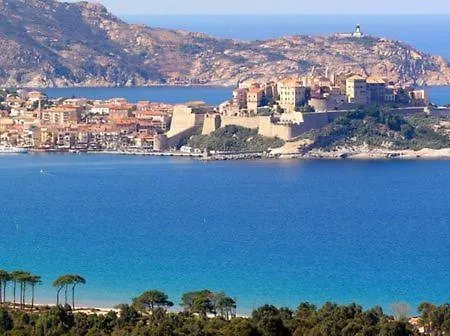 Ou La & La A Vos Pieds Daire Calvi (Corsica)