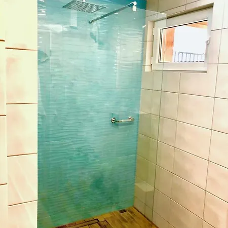 Ou La & La A Vos Pieds 아파트