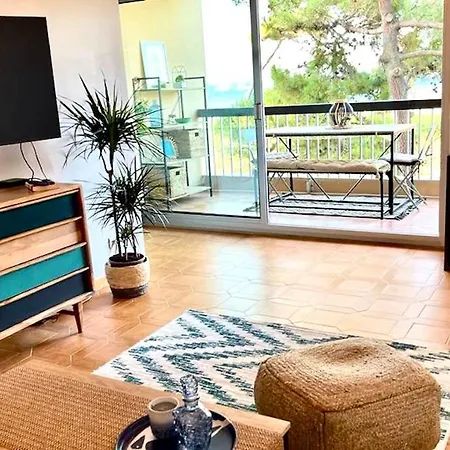 Ou La & La A Vos Pieds 아파트 *