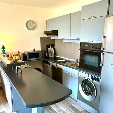 Ou La & La A Vos Pieds